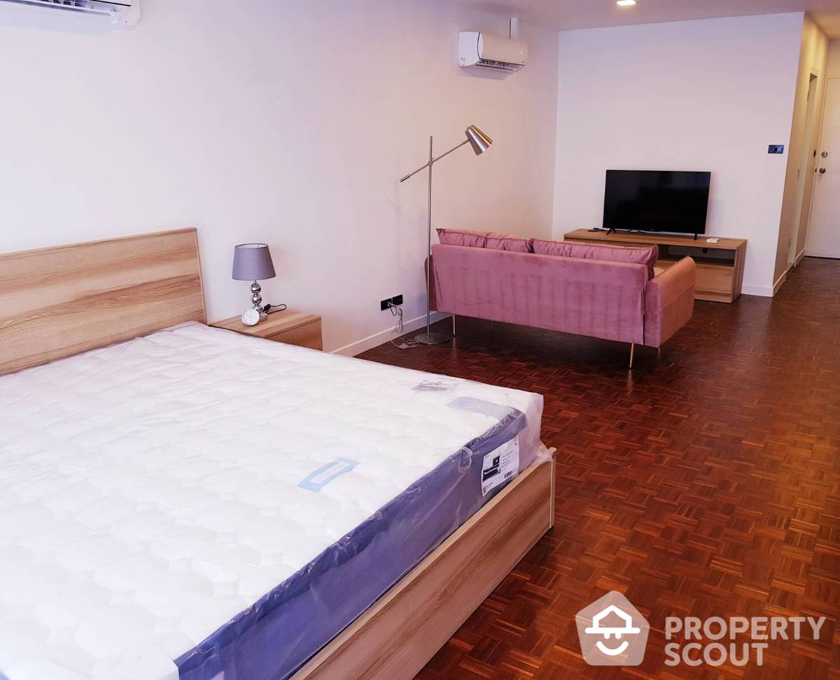 For SaleCondoNana, North Nana,Sukhumvit13, Soi Nana : 1-BR Condo at Sukhumvit Suite near BTS Nana