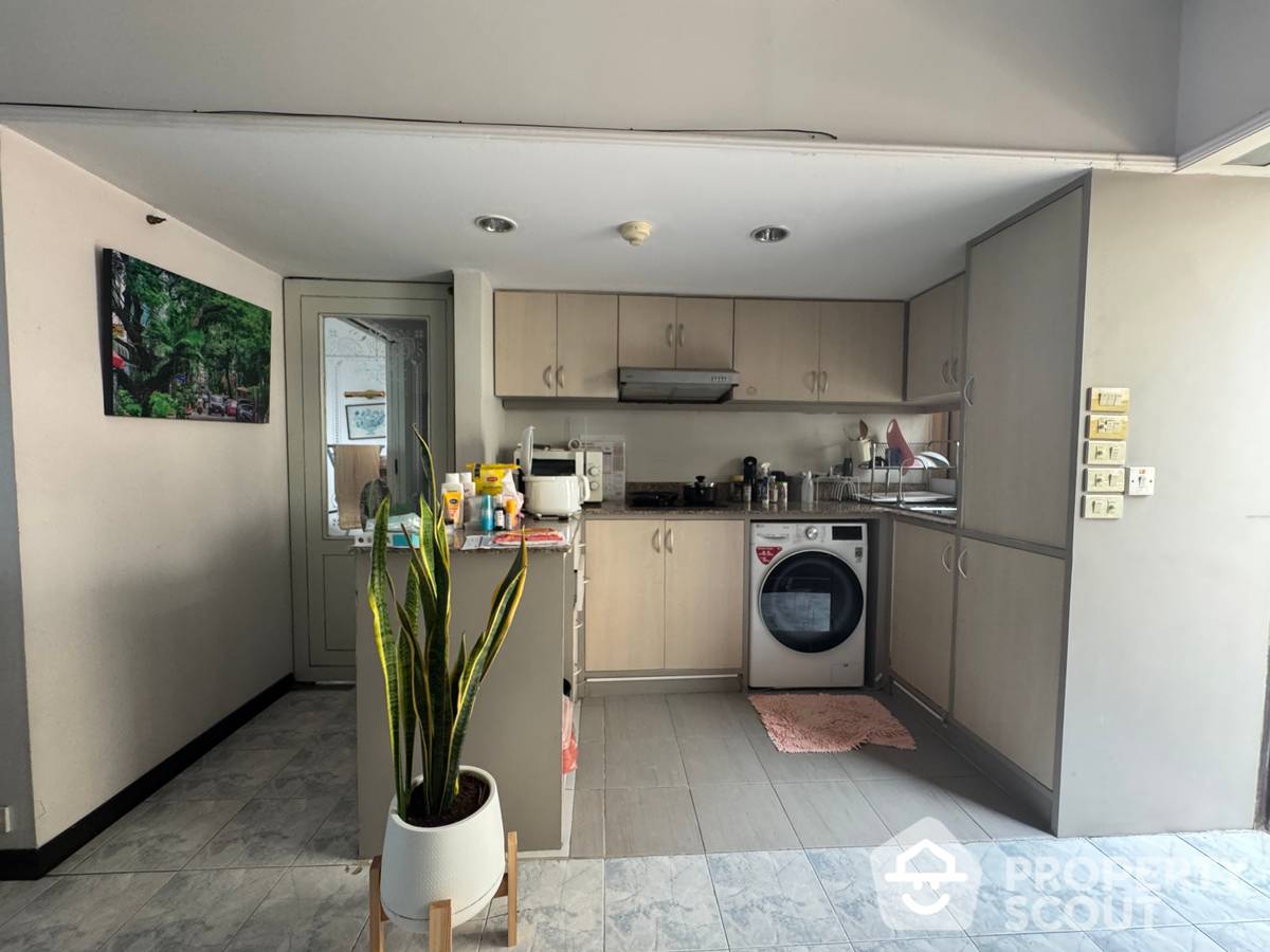 For SaleCondoSukhumvit, Asoke, Thonglor : 1-BR Condo at Yada Residental Condominium near BTS Phrom Phong