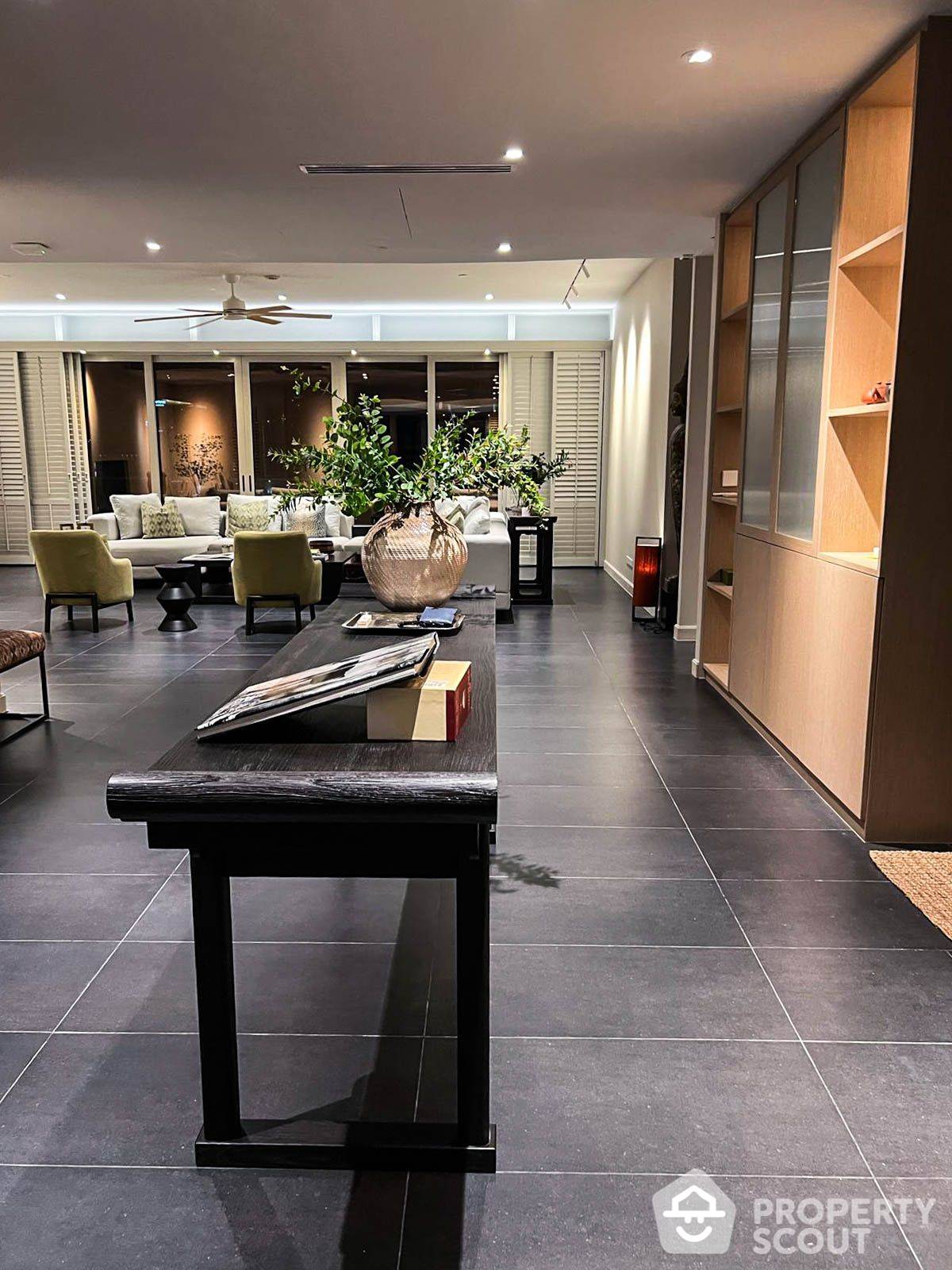 For SaleCondoWitthayu, Chidlom, Langsuan, Ploenchit : 4-BR Condo at 185 Rajadamri near BTS Ratchadamri