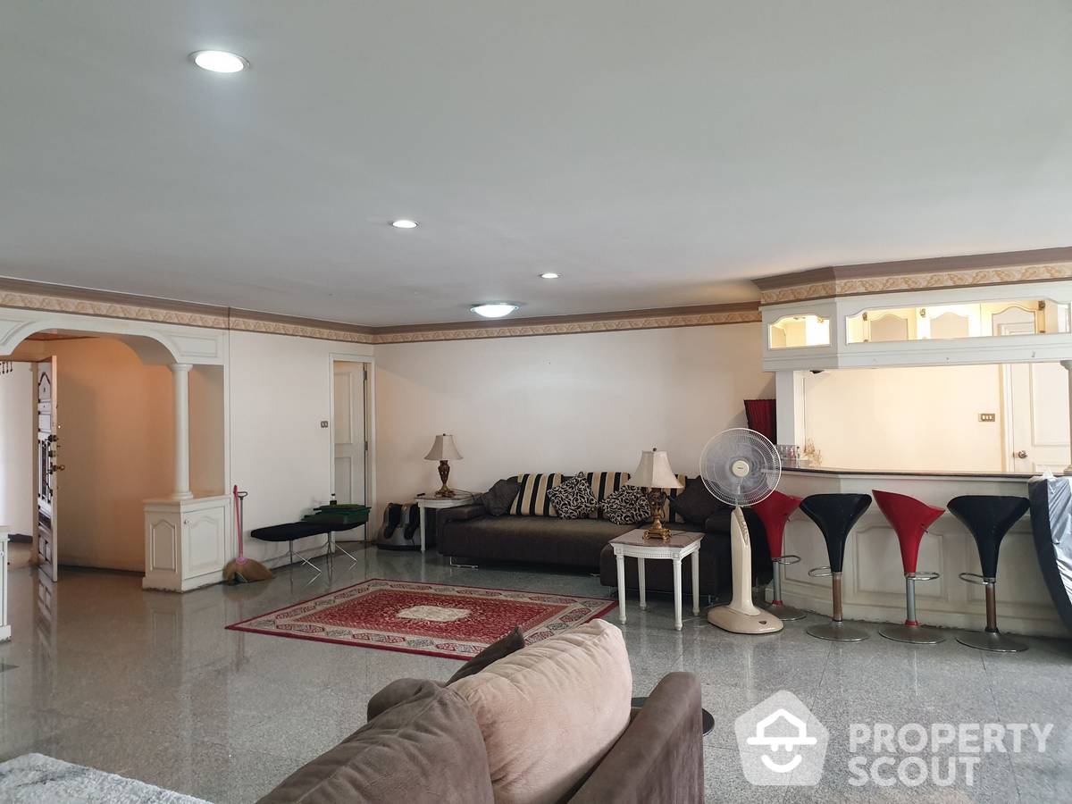 For RentCondoSukhumvit, Asoke, Thonglor : 3-BR Condo at D.S. Tower 1 Sukhumvit 33 Condominium near BTS Phrom Phong