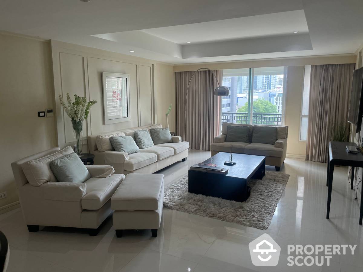 For RentCondoNana, North Nana,Sukhumvit13, Soi Nana : 2-BR Condo at The Oleander near BTS Nana