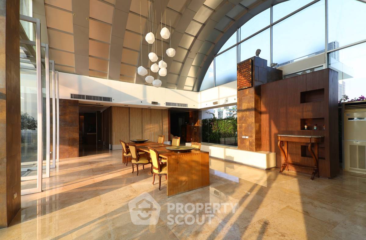 For SaleCondoSukhumvit, Asoke, Thonglor : 4-BR Condo at The Master Centrium Asoke-Sukhumvit near MRT Sukhumvit