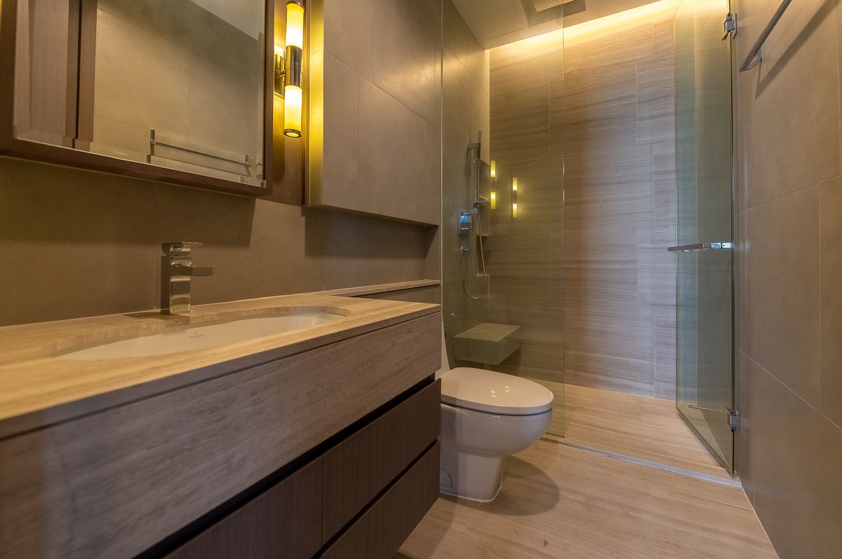 ขายคอนโดสาทร นราธิวาส : 1 นอน คอนโดหรู ติดรถไฟฟ้า สถานีสุรศักดิ์ แต่งครบ 081-245-7349