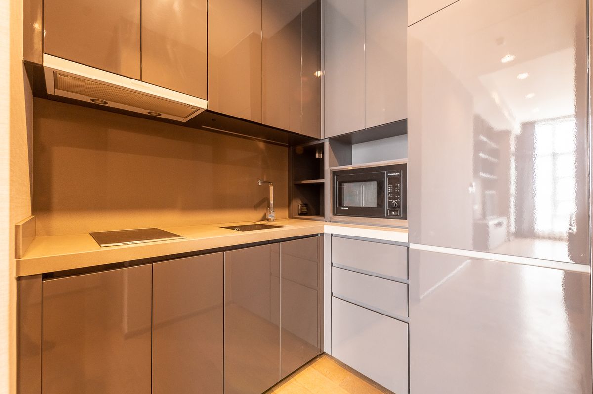 ขายคอนโดสาทร นราธิวาส : 1 นอน คอนโดหรู ติดรถไฟฟ้า สถานีสุรศักดิ์ แต่งครบ 081-245-7349