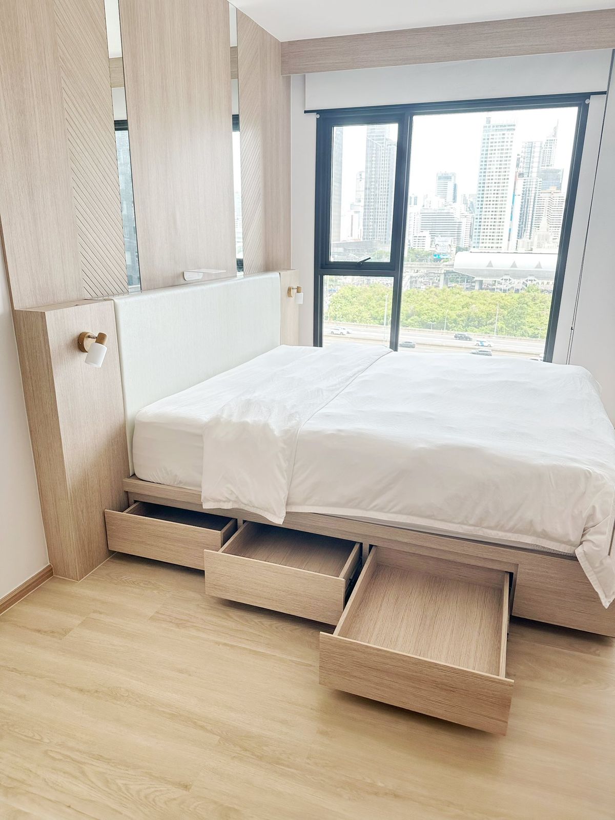 ให้เช่าคอนโดพระราม 9 เพชรบุรีตัดใหม่ RCA : For rent Life asoke rama9✨ 2 นอน2น้ำ