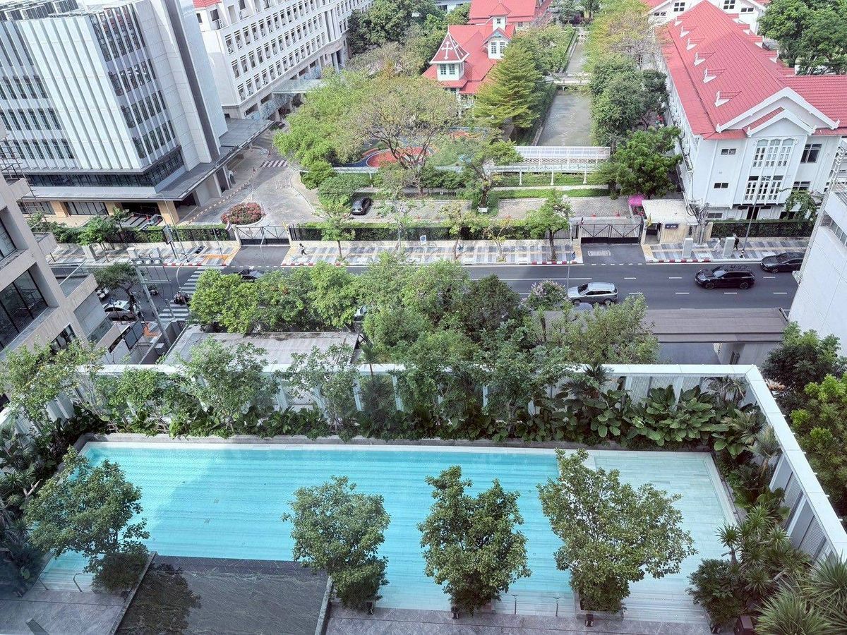 ♢ Modern Luxury ♢ Floor 05+ 84.00 sq.m. 1 bedroom | Near Mercury Tower 110 m, Matra de 110 m, Central Chidlom 220 m, BTS Chidlom Station 250 m. Loading...