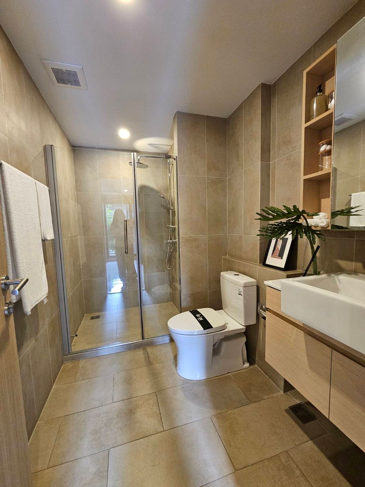 For SaleCondoSathorn, Narathiwat : Last Unit!!! Pool View 2 bed The Shade Sathorn close to MRT Klongtoei Station 081-245-7349