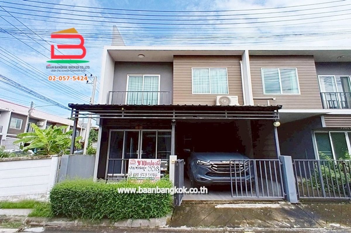 ขายทาวน์โฮมปทุมธานี รังสิต ธรรมศาสตร์ : ทาวน์เฮาส์ หลังมุม หมู่บ้าน เดอะคัลเลอร์ส รังสิต-ลำลูกกา คลอง 4 เนื้อที่ 33.8 ตรว. ถ.รังสิต-นครนายก ต.ลาดสวาย อ.ลำลูกกา จ.ปทุมธานี