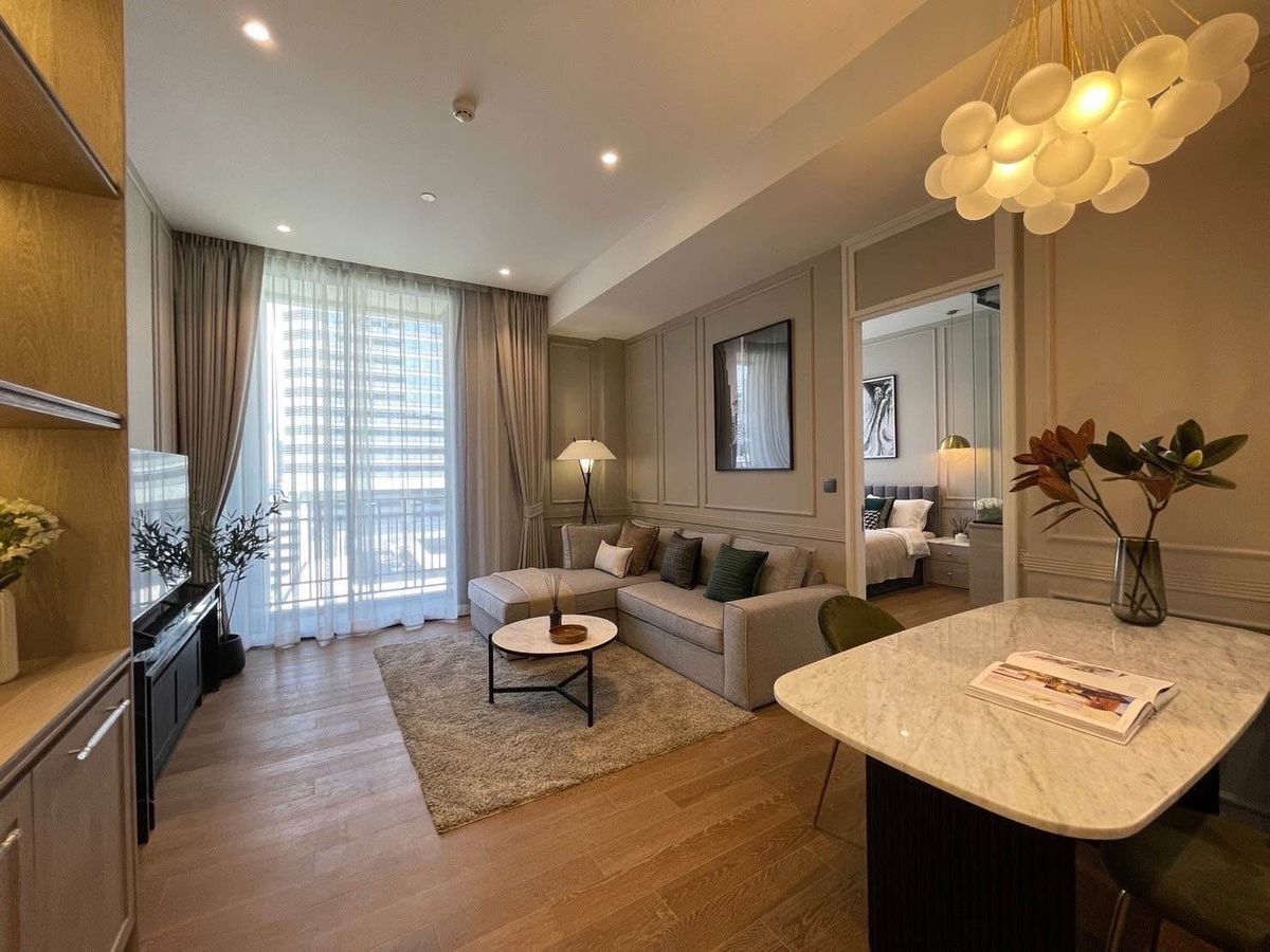 ขายคอนโดวิทยุ ชิดลม หลังสวน : Muniq Langsuan 1 bed: 56 sqm. 1bed 1bath 20,500,000 Am: 0656199198