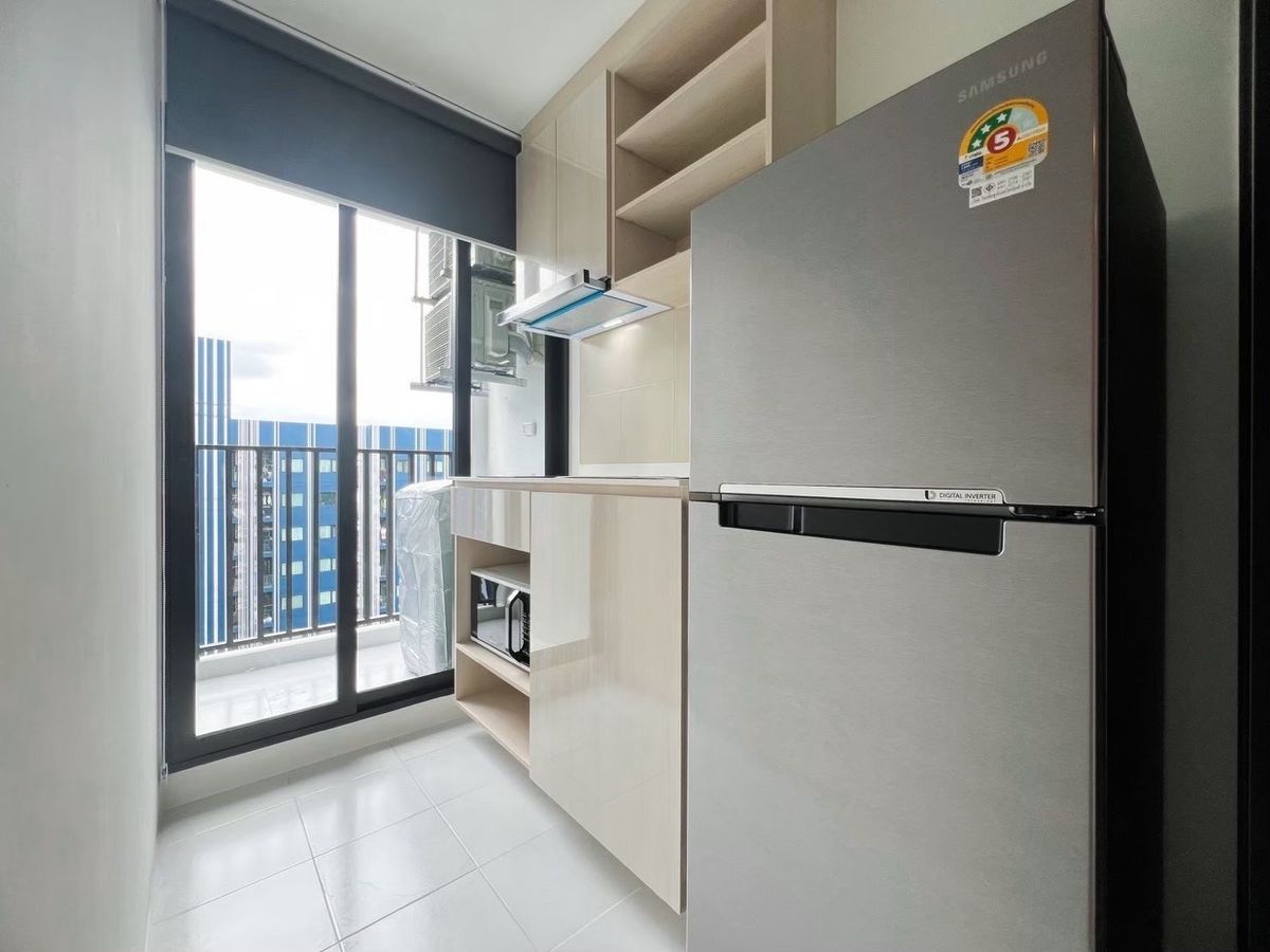 ให้เช่าคอนโดพัฒนาการ ศรีนครินทร์ : For Rent : Rich Park Triple Station
Airport Link Hua Mak 
( 30 Sqm , 33rd Floor ) 