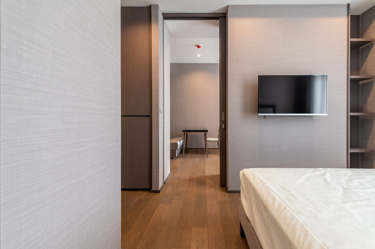 ขายคอนโดสาทร นราธิวาส : 1 นอน คอนโดหรู ติดรถไฟฟ้า สถานีสุรศักดิ์ แต่งครบ 081-245-7349