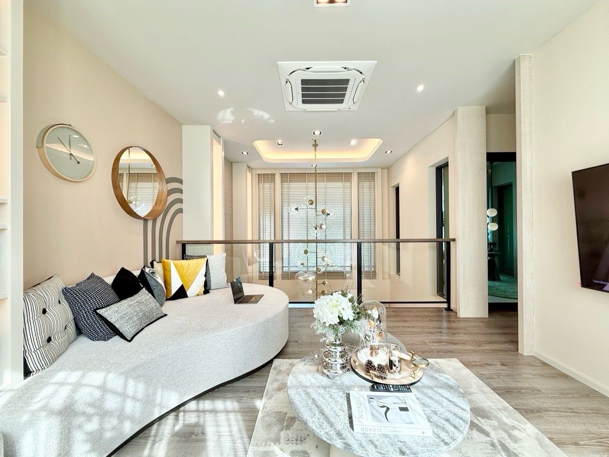 For SaleTownhomeKasetsart, Ratchayothin : 🏡 Class Class Class Class, Ratchayothin, 214 square meters, 3 bedrooms, 2 bathrooms, only 21.9 million baht, contact 086-795-9997.