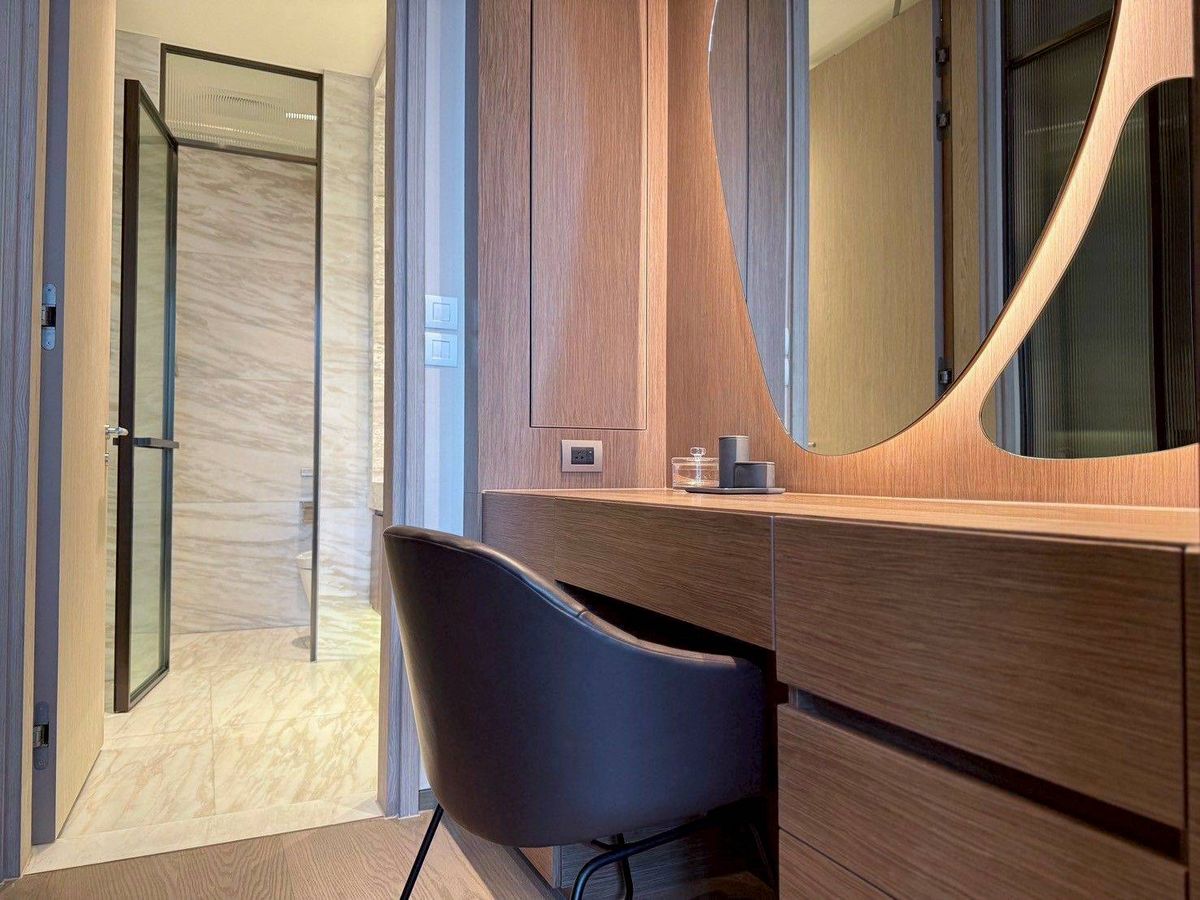 ♢ Modern Luxury ♢ Floor 05+ 84.00 sq.m. 1 bedroom | Near Mercury Tower 110 m, Matra de 110 m, Central Chidlom 220 m, BTS Chidlom Station 250 m. Loading...