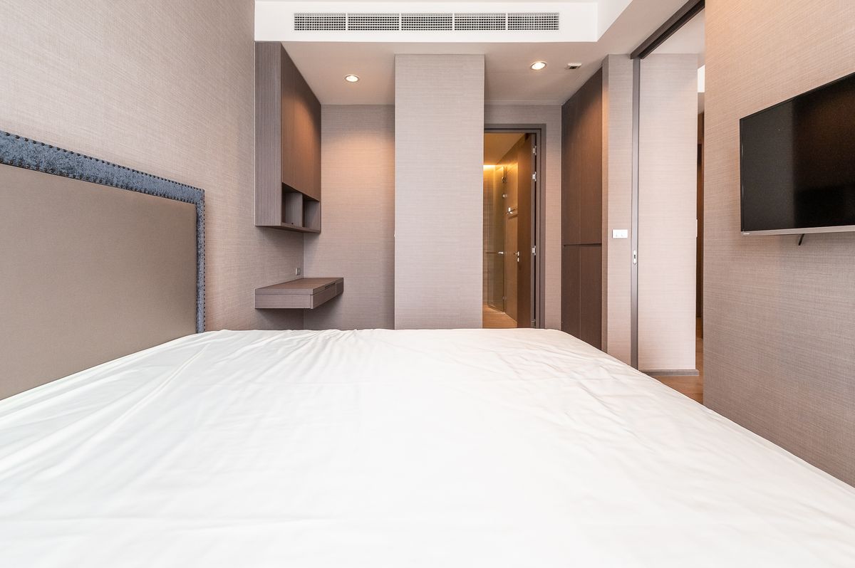 ขายคอนโดสาทร นราธิวาส : 1 นอน คอนโดหรู ติดรถไฟฟ้า สถานีสุรศักดิ์ แต่งครบ 081-245-7349