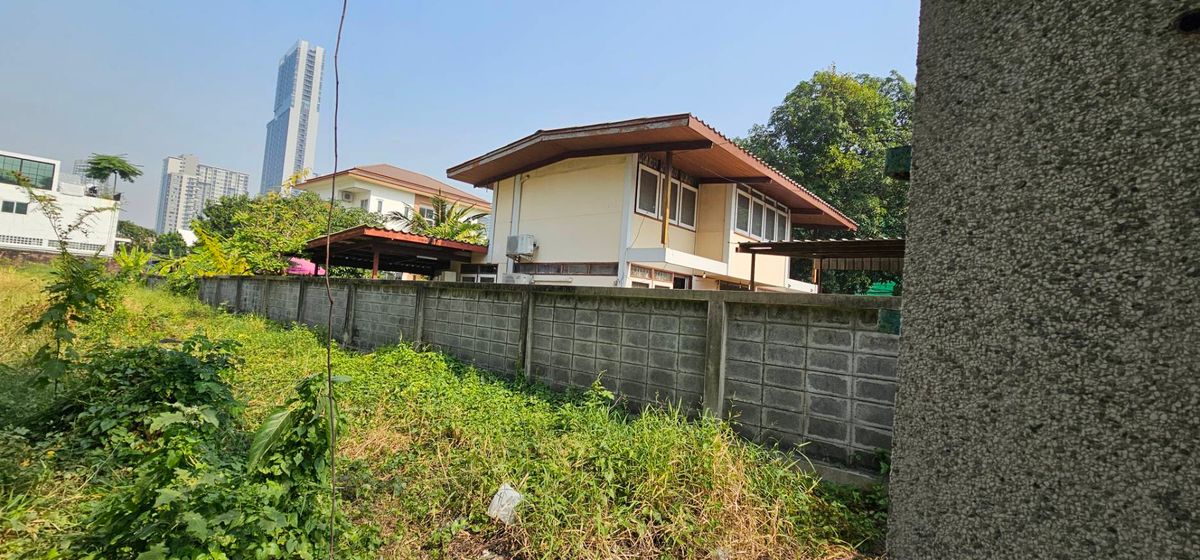 ที่ดินอ่อนนุช อุดมสุข : ขายที่ดินเปล่า หลังห้าง เซ็นจูรี่ เดอะ มูฟวี่ พลาซ่า สุขุมวิท  ขนาด 313 ตร.ว รูปแปลงที่ดินสีเหลี่ยม (S03-1962) 