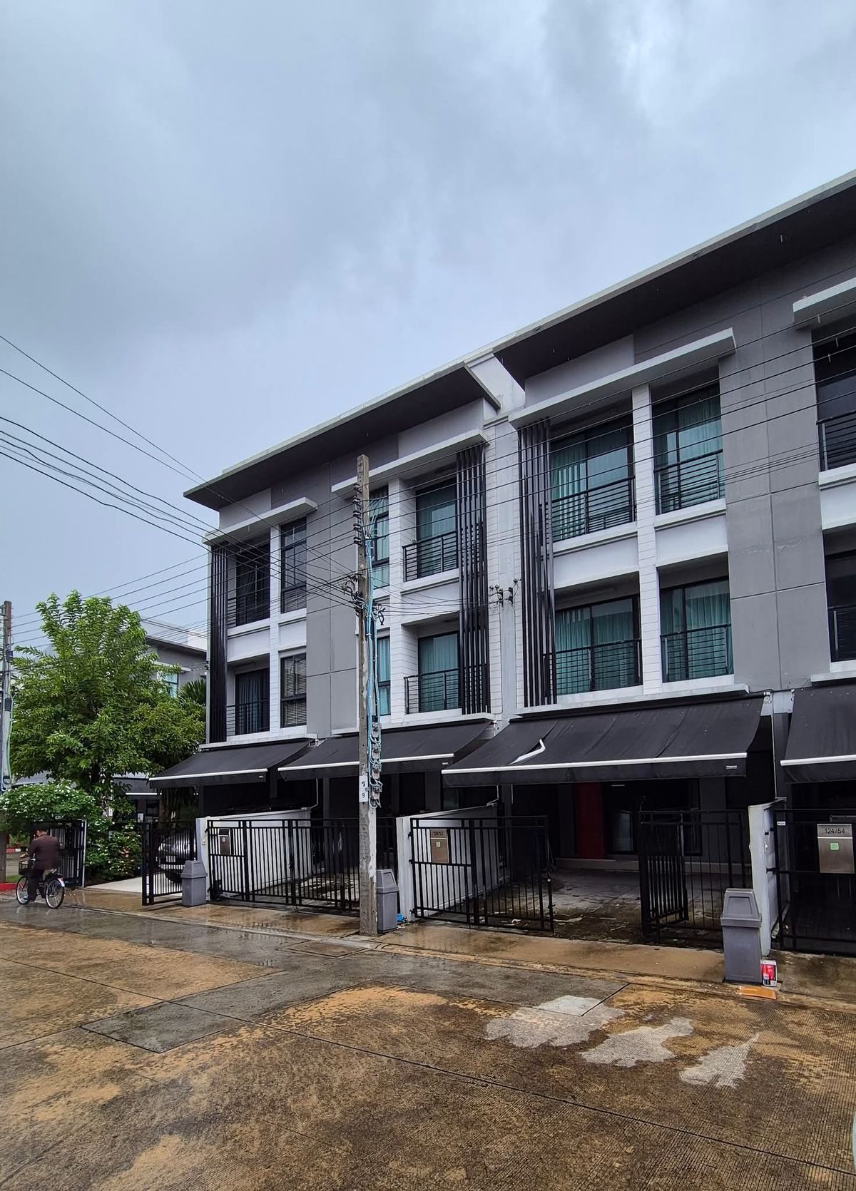 ขายทาวน์โฮมราษฎร์บูรณะ สุขสวัสดิ์ : ขายทาวน์โฮม 3 ชั้น บ้านสวย บ้านกลางเมือง พระราม 2–พุทธบูชา 19 ตร.วา 3ห้องนอน 3 ห้องน้ำ บ้านสวย เจ้าของดูแลอย่างดี