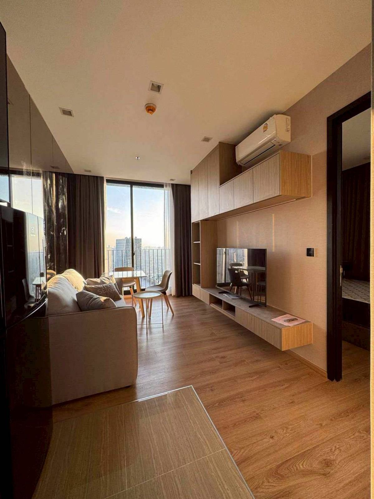 ขายคอนโดอารีย์ อนุสาวรีย์ : LTH12643 - Noble Around Ari Condo FOR SALE Size 45 sqm. 2 beds 1 bath Near BTS Ari Station ONLY 12.95 MB