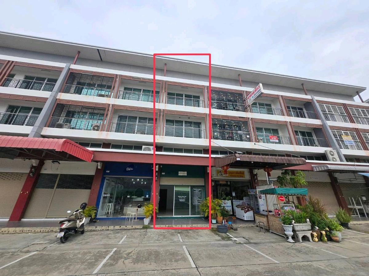ให้เช่าอาคารพาณิชย์สมุทรปราการ สำโรง : ให้เช่า อาคารพาณิชย์ 3 ชั้นครึ่ง
 1 คูหา  (ด้านหลังต่อเติม) 