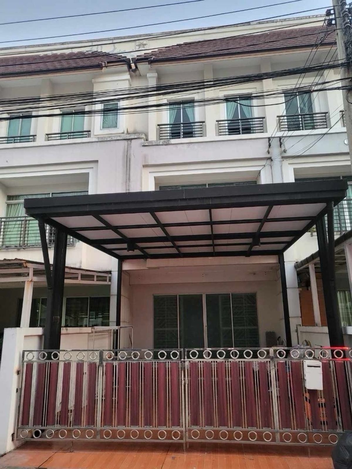 ให้เช่าทาวน์โฮมลาดกระบัง สุวรรณภูมิ : ให้เช่าทาวเฮาส์ 3 ชั้นพระราม 9 - กรุงเทพกรีฑา ใกล้สนามบินสุวรรณภูมิ รร.เตรียมอุดมน้อมเกล้า
