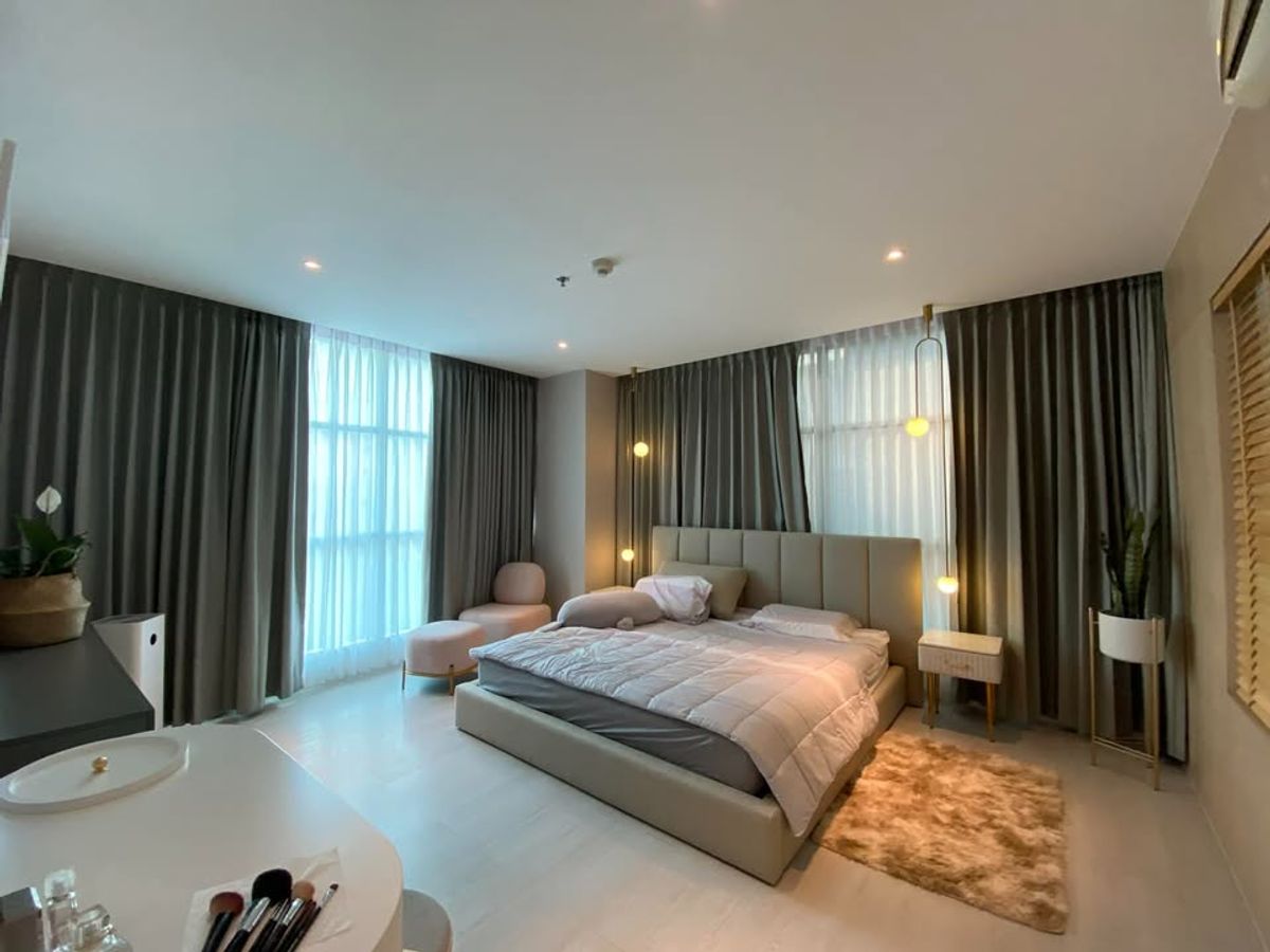 ขายคอนโดรัชดา ห้วยขวาง : Rhythm Ratchada / 2 Bedrooms (SALE WITH TENANT), ริธึ่ม รัชดา / 2 ห้องนอน (ขายพร้อมผู้เช่า) F358