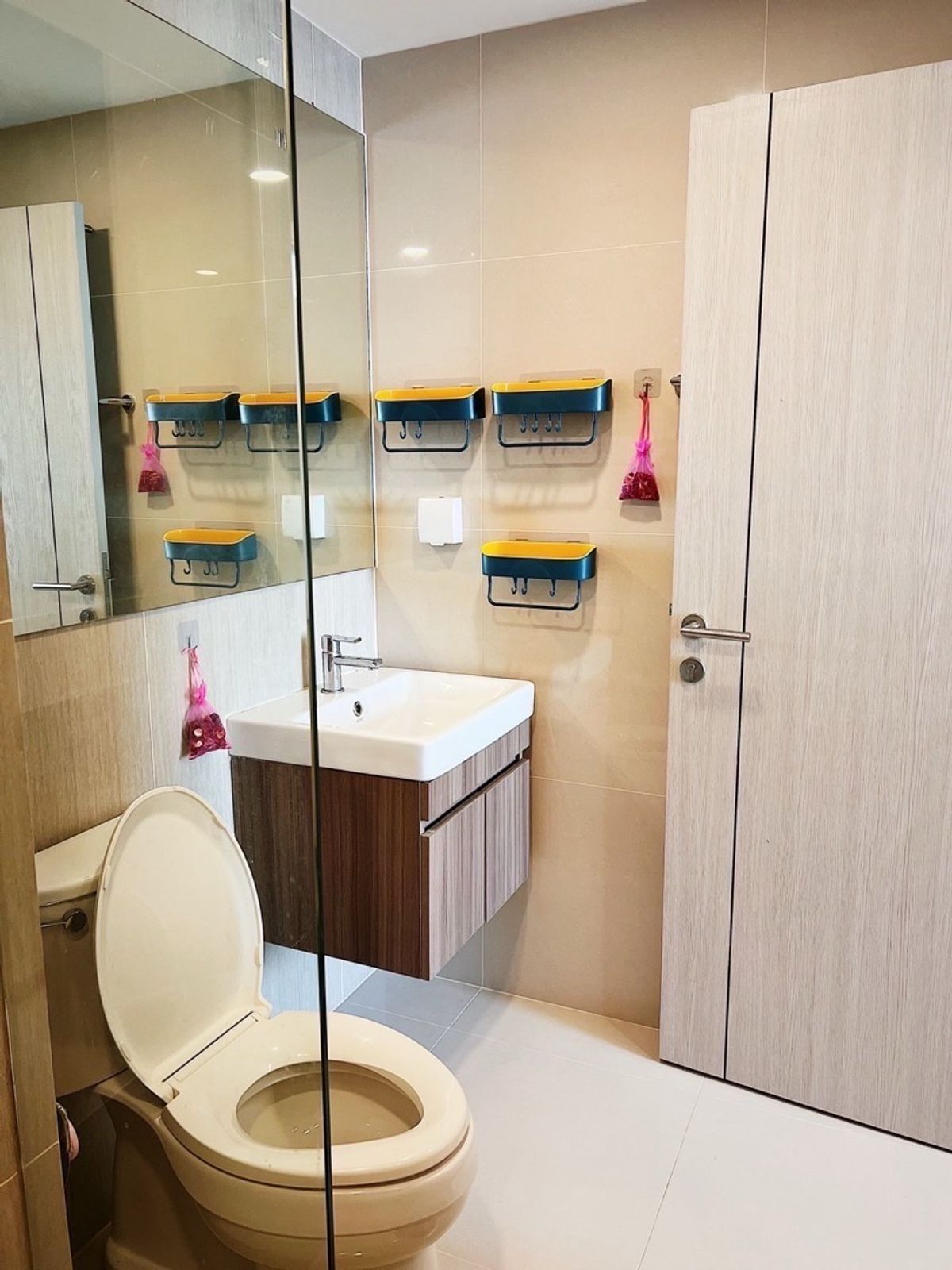 ให้เช่าคอนโดอ่อนนุช อุดมสุข : ให้เช่า IKON 77 ชั้น8 ห้องมุม  ตร.ม ชั้น8 ติดศูนย์การค้า People Park,ใกล้บีทีเอสอ่อนนุช มีรถรับส่ง ห้องสวย เฟอร์ครบ พร้อมเข้าอยู่ ราคา 14,000 บาท