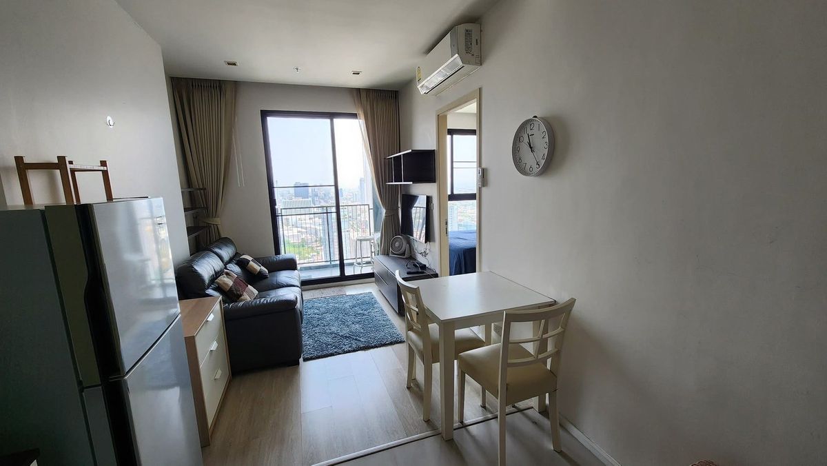 For RentCondoRatchadapisek, Huaikwang, Suttisan : Rent Quinn Condo Ratchada-High-Rise Condo near MRT Sutthisan. At a comfortable price