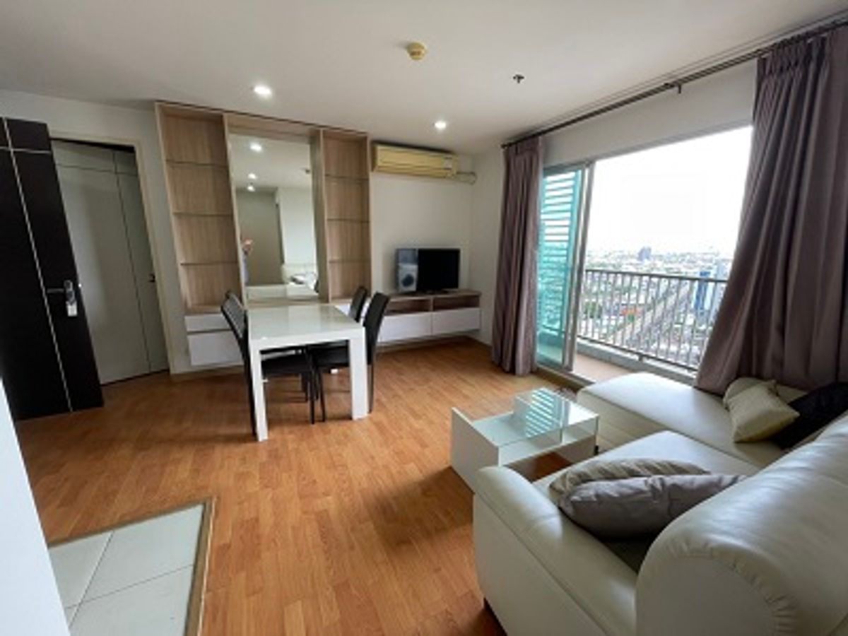For RentCondoThaphra, Talat Phlu, Wutthakat : 2 bedrooms for rent, 60 sqm. The room has a furniture with a condo, President, Sathorn, Ratchaphruek, next to Bang Wa Station.