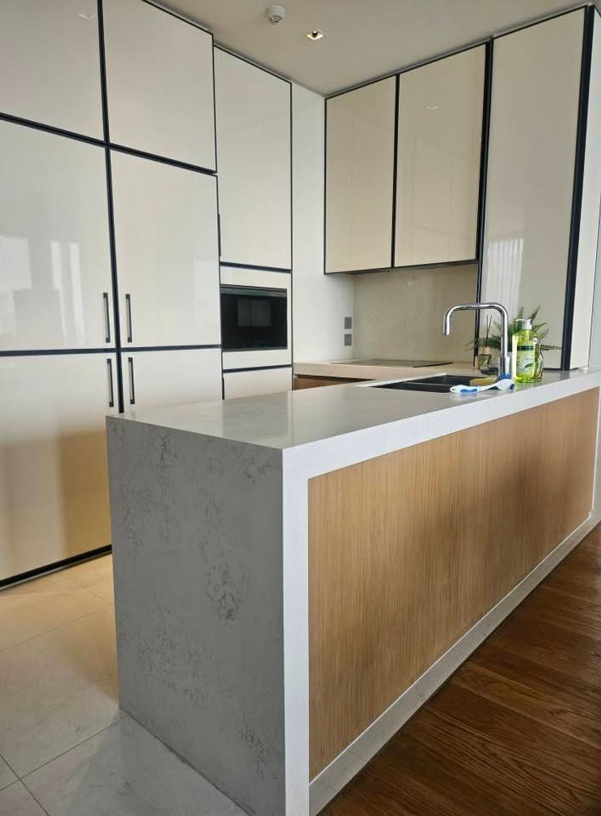 คอนโดสุขุมวิท อโศก ทองหล่อ : คอนโดหรูที่ Beatniq Sukhumvit 32 เดินทางสะดวก ห้องสวยมาก เฟอร์นิเจอร์ครบ พร้อมอยู่ทันที!!