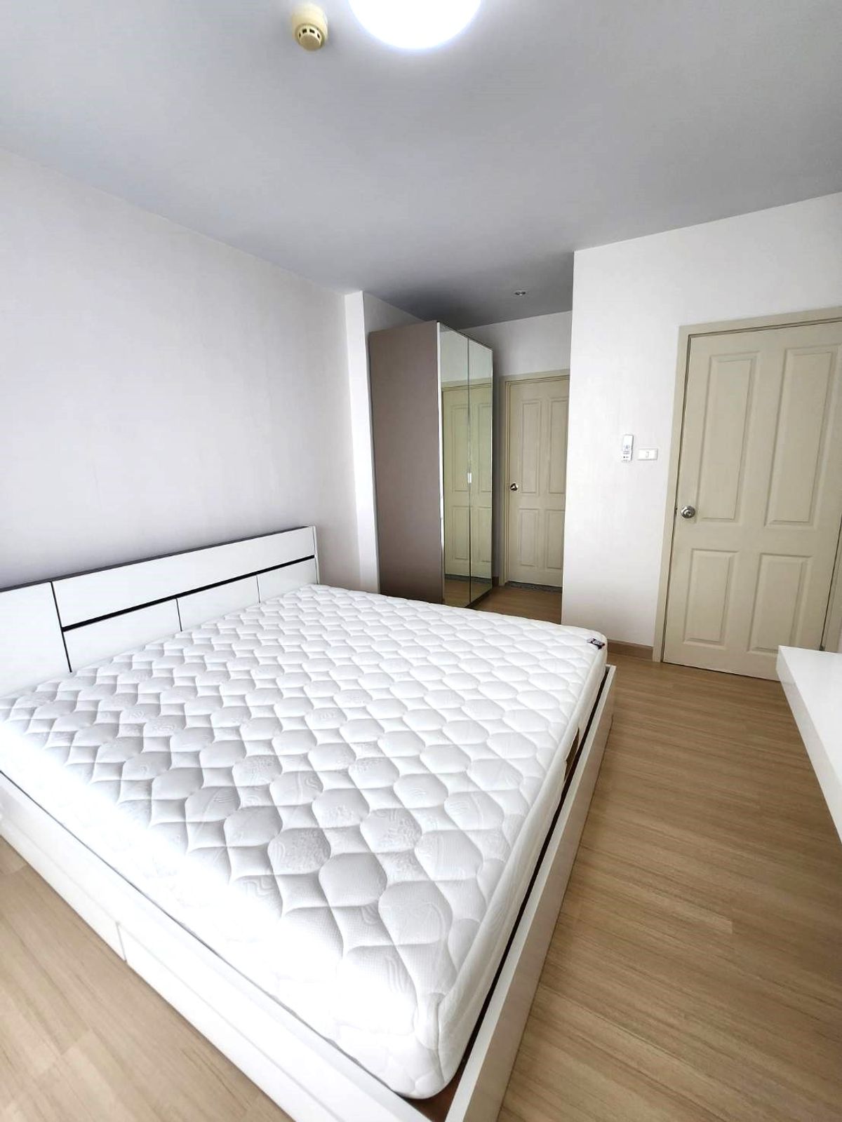 For SaleCondoRama9, Petchburi, RCA : Luxury condo near the train, good location in the center of the city, Supalai Vernda Rama 9, 14th floor, 41.30 sqm view, kitchen and bedroom junction. Ready