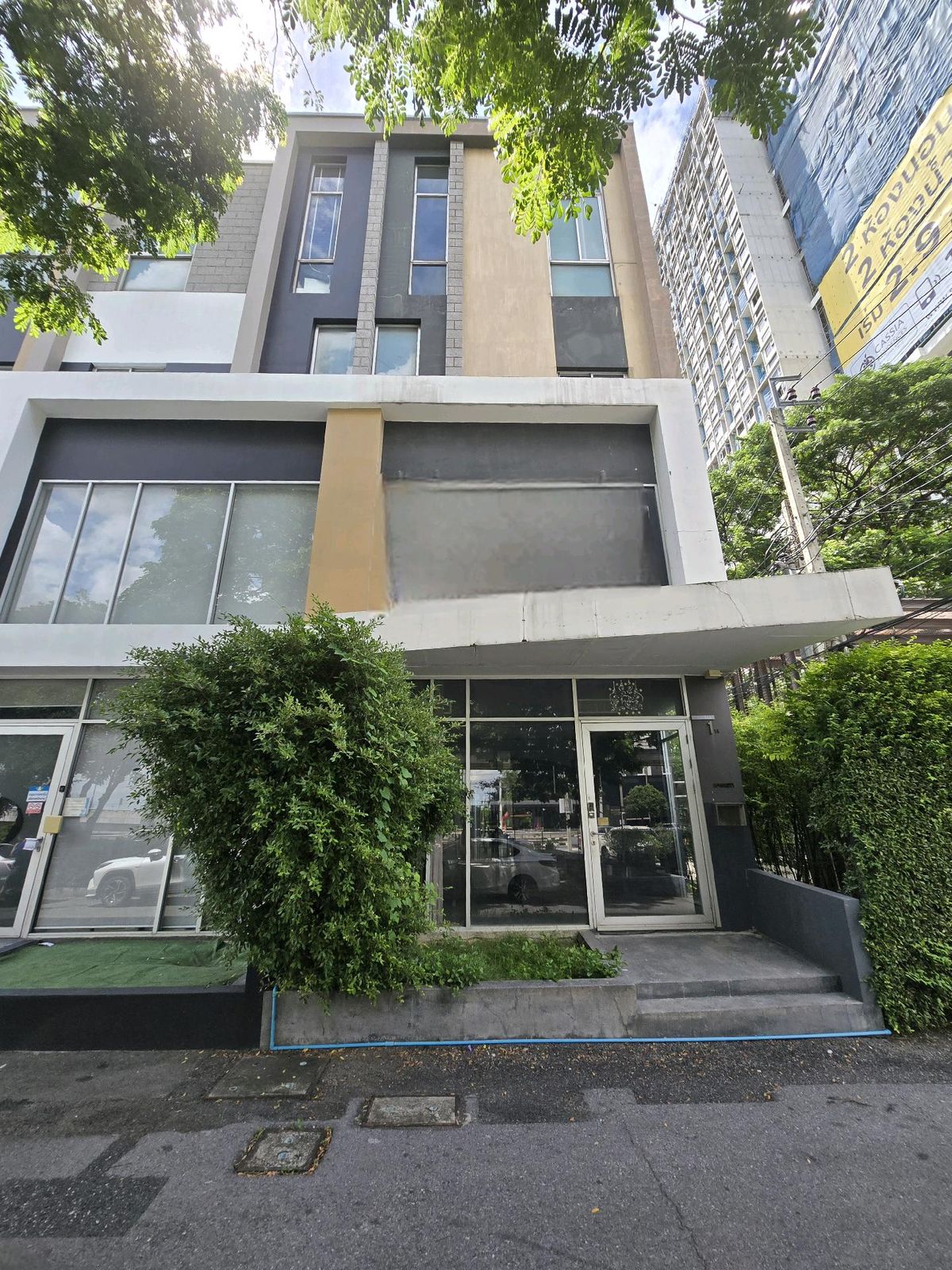 For RentTownhomeNawamin, Ramindra : Townhome rental/home office 3.5 layers, corner plot 30.3 sq. (Modern Loft style) on Ram Inthra Road 64 Near fashion island