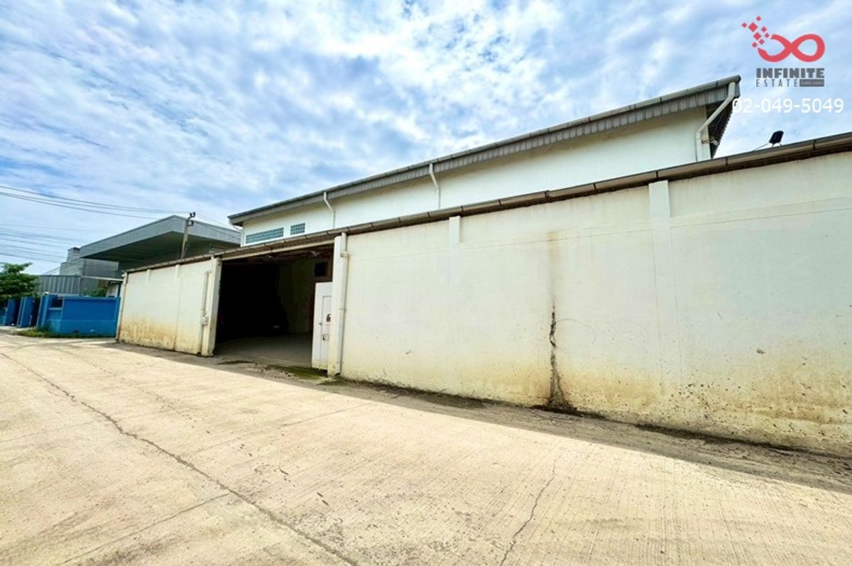 For SaleWarehouseBangna, Bearing, Lasalle : Selling office with 2 floors of warehouse in Bang Na-Trat area, Soi Sri Dan 21/Soi Lasal 52, Srinakarin Road High potential location Answer all businesses