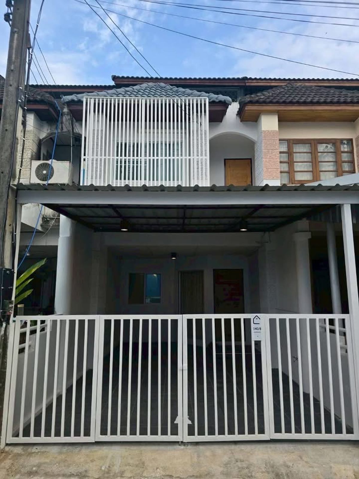 ขายทาวน์โฮมเชียงใหม่ : 🏡 ขายทาวน์เฮ้าส์รีโนเวทใหม่ ใกล้สนามบินเชียงใหม่ พร้อมอยู่ ราคาดีมาก! 📍 ทำเลทอง ใกล้ห้าง-ตลาด-โรงเรียนอินเตอร์