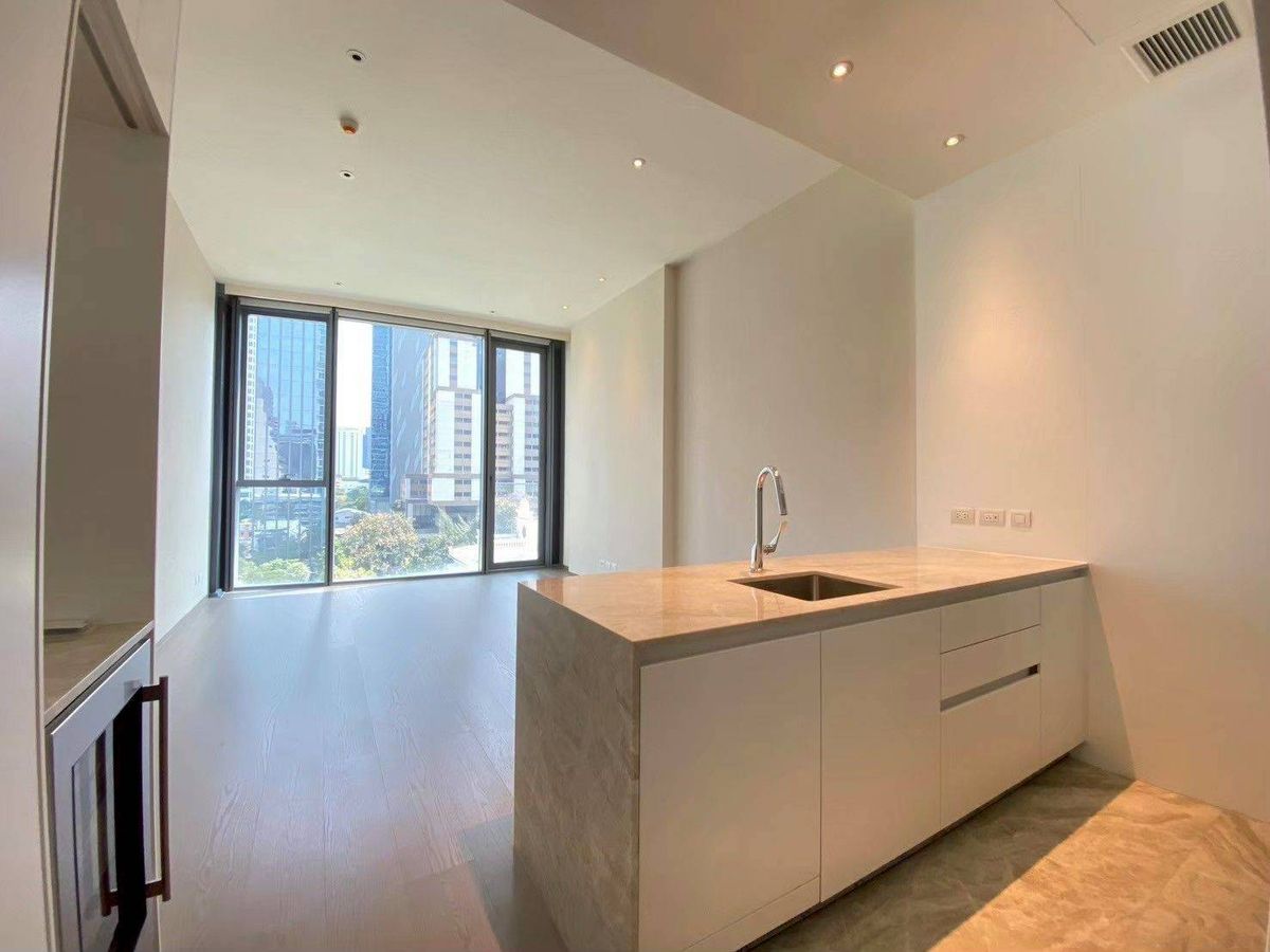 ให้เช่าคอนโดวิทยุ ชิดลม หลังสวน : ♢ Pet Friendly ♢ ชั้น 05+ 84.00 ตร.ม. 1 ห้องนอน | ใกล้ Mercury Tower 110 ม., โรงเรียนมาแตร์เดอี 110 ม., Central ชิดลม 220 ม., BTS สถานีชิดลม 250 ม.