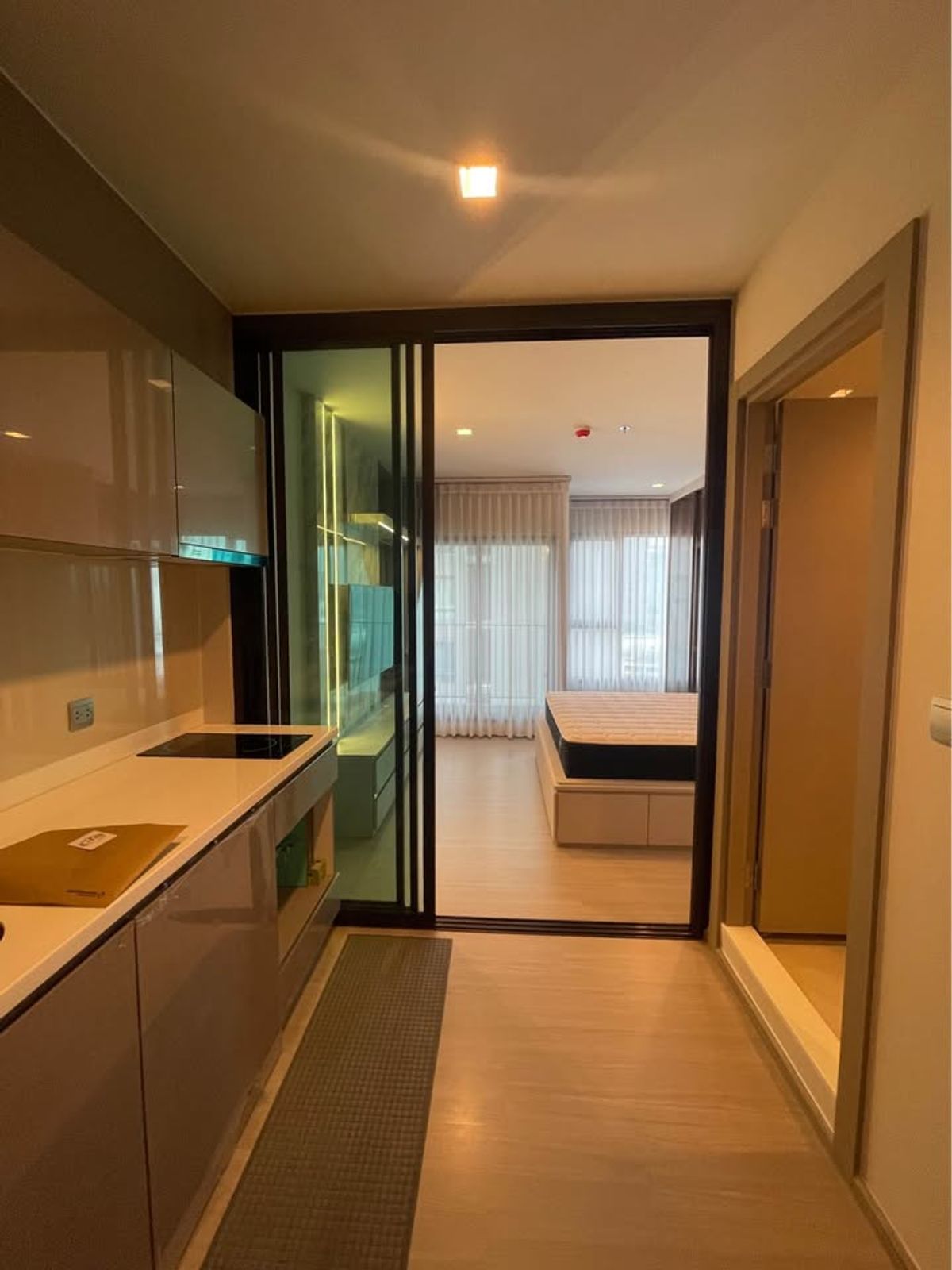 ขายคอนโดพระราม 9 เพชรบุรีตัดใหม่ RCA : Life Asoke - Rama 9 / 1 Bedroom (FOR SALE), ไลฟ์ อโศก - พระราม 9 / 1 ห้องนอน (ขาย) F356