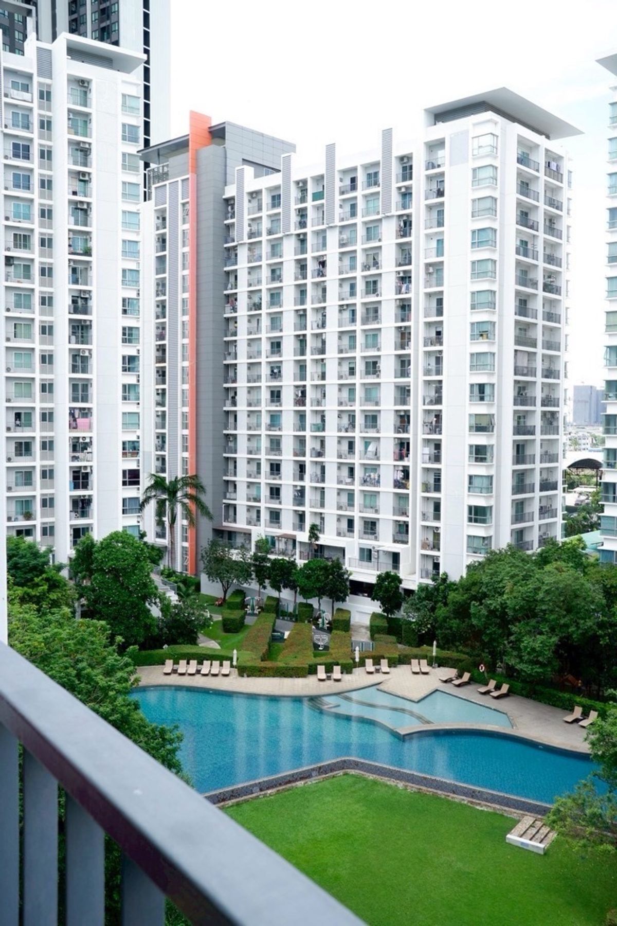 For SaleCondoPattanakan, Srinakarin : Sell ​​The Parkland Srinakarin (The Parkland Srinakarin) 
 🛏️ 2 bedrooms 🛁 2 bathrooms 🛋️ 1 living room size 40 sqm. Building A, Floor 9 🌅 Sunrise view ✨ Price 3,100,000 baht ✨