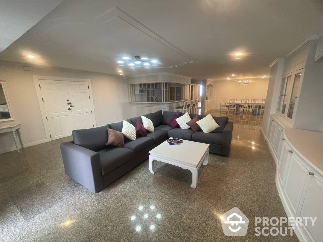For RentCondoSukhumvit, Asoke, Thonglor : 4-BR Condo at Oriental Towers Condominium near BTS Ekkamai