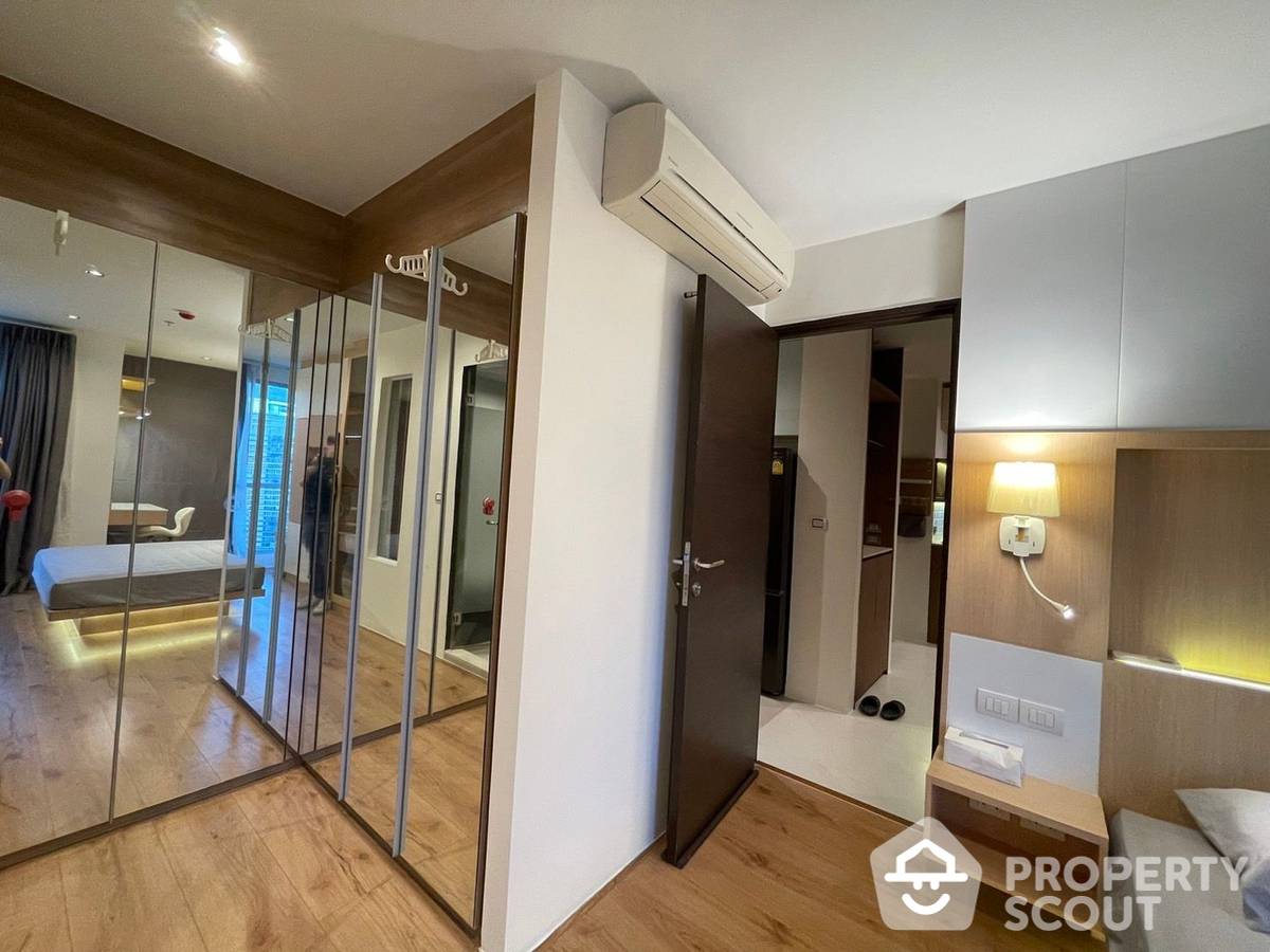 For RentCondoSathorn, Narathiwat : 1-BR Condo at Rhythm Sathorn near BTS Saphan Taksin