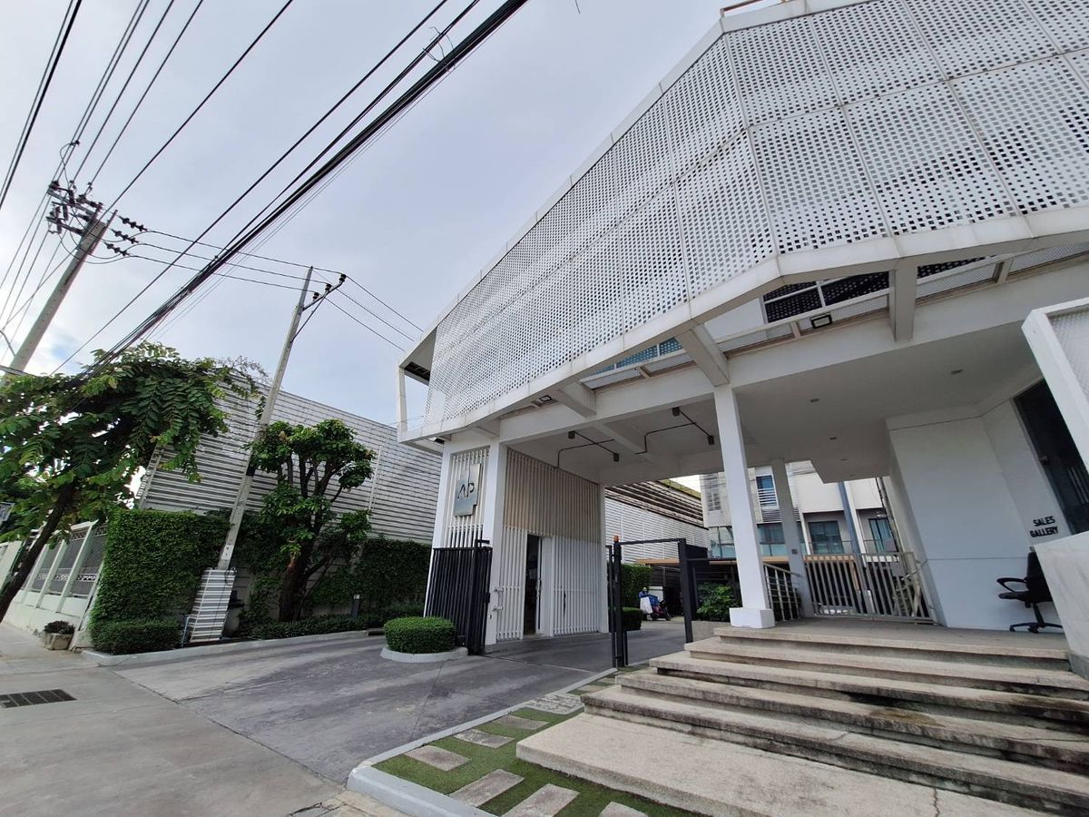 ขายทาวน์โฮมเกษตร นวมินทร์ ลาดปลาเค้า : 💙💛❤️Townhouse หลังมุม📍โครงการ District เอกมัย–รามอินทรา