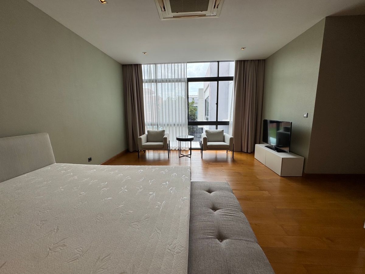 For RentHouseRama9, Petchburi, RCA : Parc Priva House for Rent - Near the Expressway, Central Rama 9, International School