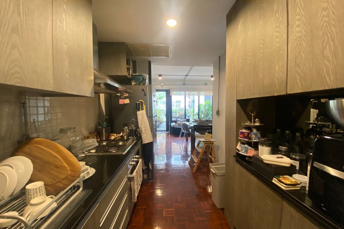 For SaleTownhomeSukhumvit, Asoke, Thonglor : 🔥 For Sale !! Townhouse !! prime area !! 🔥 Code C20250600020..........Townhouse in Thonglor, 3 bedroom, 3 bathroom, 3 Storeys, Partly Furnished, Special Deal!!📣📣