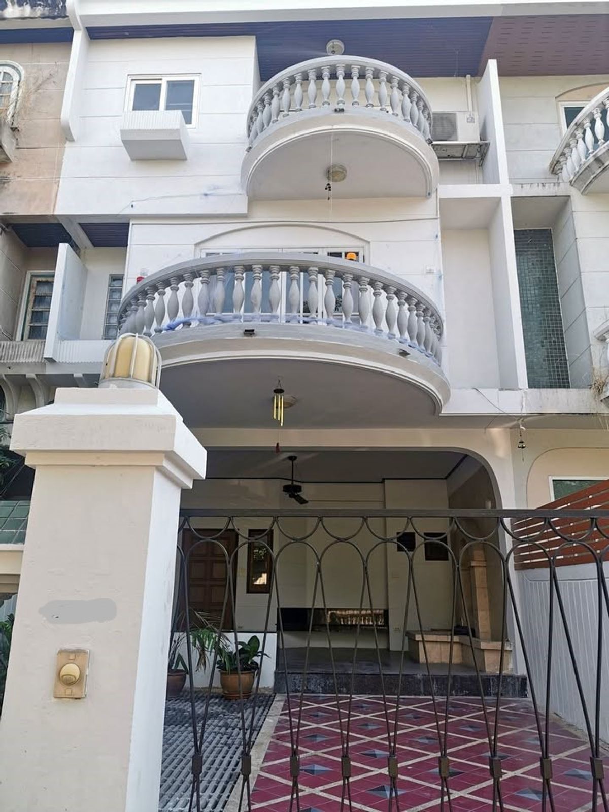 TownhomeChokchai 4, Ladprao 71, Ladprao 48, : Rent or sell 4 -story townhouse, 200 square meters living space