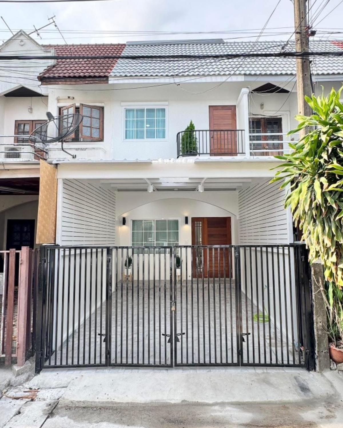ขายทาวน์โฮมเกษตร นวมินทร์ ลาดปลาเค้า : ม.ยลประภา ตกแต่งสวยมาก เฟอร์ครบ