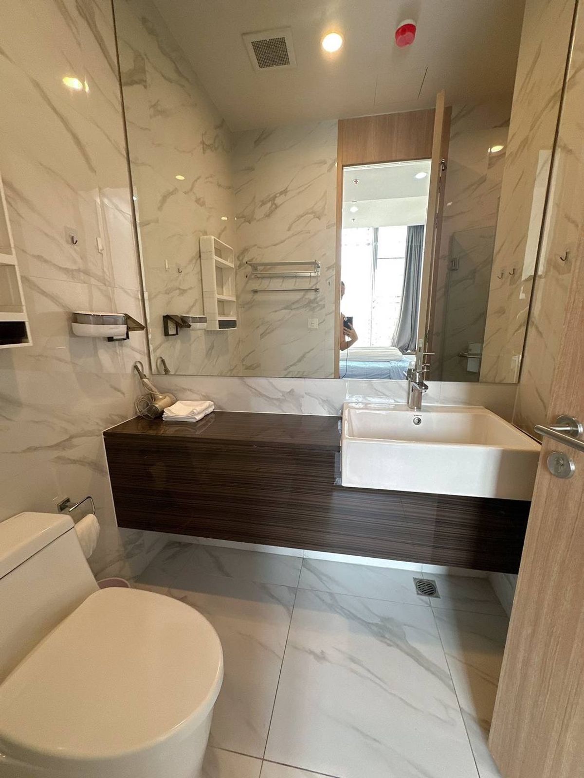 ให้เช่าคอนโดสุขุมวิท อโศก ทองหล่อ : ให้เช่าคอนโด Noble Be19 คอนโดแต่งครบพร้อมเข้าอยู่ใกล้รถไฟฟ้าBTSอโศกและห้างสรรพสินค้ามากมาย!!