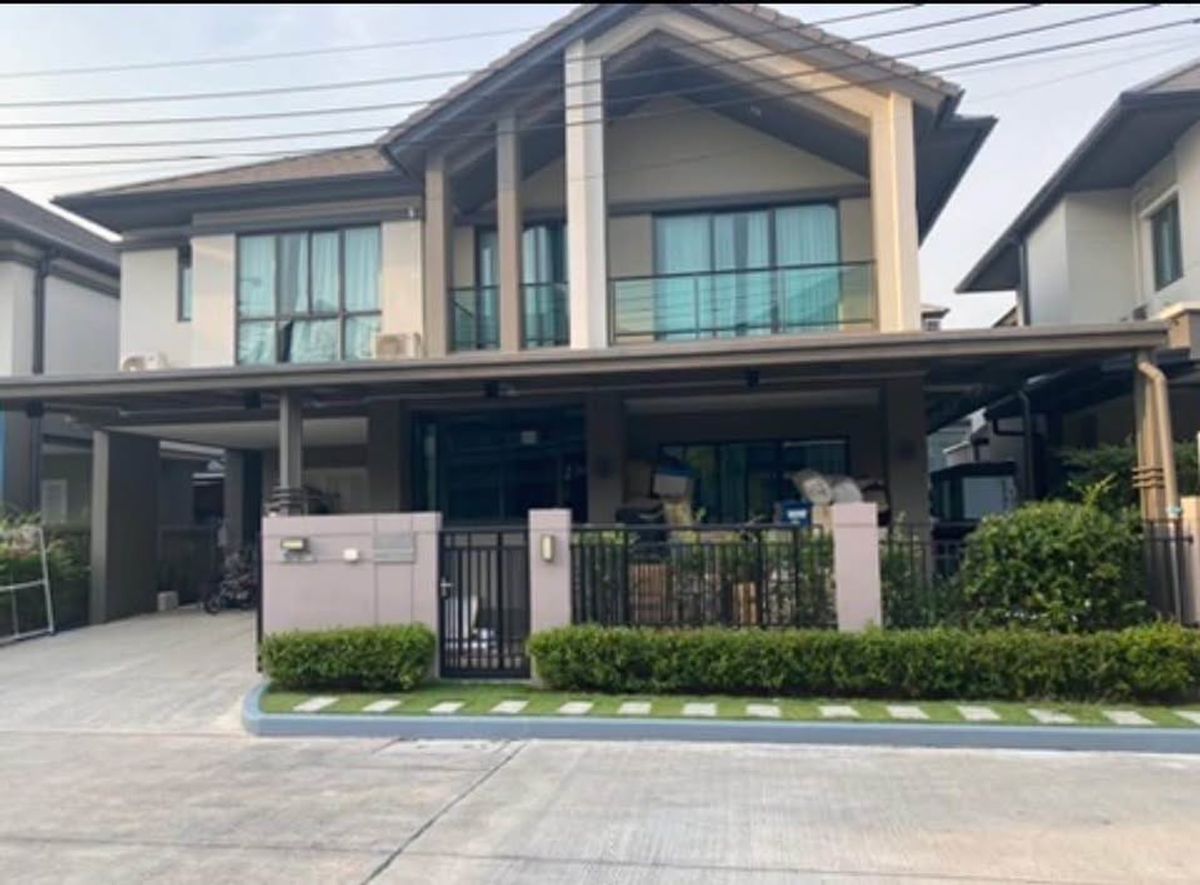 For RentHousePattanakan, Srinakarin : Rent a 2 -story detached house, 3 bedrooms (every bathroom) 1 office