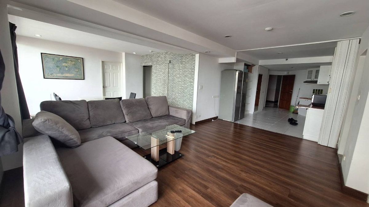 ขายคอนโดเกษตรศาสตร์ รัชโยธิน : LTHC12651 - Supalai Park Phaholyothin 21 Condo FOR SALE Size 118 sqm. 2 beds 2 baths Near BTS Phahon Yothin 24 Station ONLY 9.9 MB