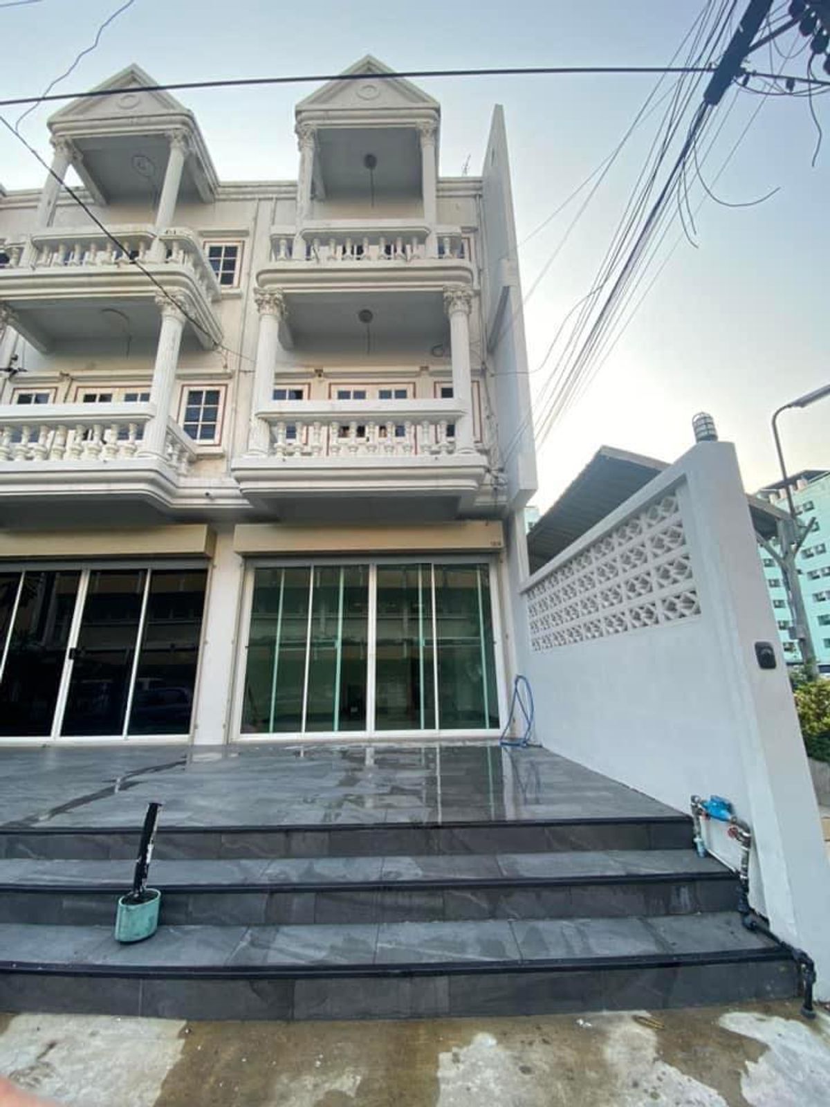 ให้เช่าทาวน์โฮมรัชดา ห้วยขวาง : ให้เช่าทาวน์เฮ้าส์ 3 ชั้น บ้านอยู่ต้นซอย ประชาราษฎร์บำเพ็ญ ซอย 9 ห้วยขวาง