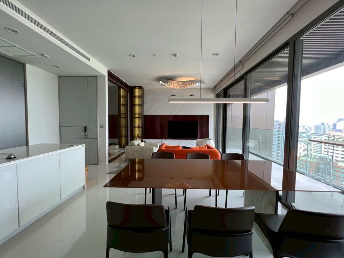 ให้เช่าคอนโดสุขุมวิท อโศก ทองหล่อ : LTHC12649 - Vittorio Sukhumvit 39 Condo FOR RENT Size 136.71 sqm. 2 beds 2 baths Near BTS Phrom Phong Station ONLY 150K/Month