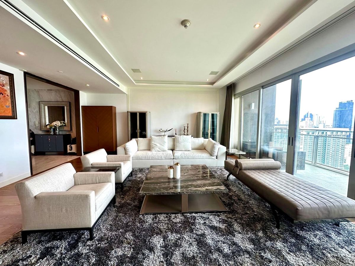 For SaleCondoWitthayu, Chidlom, Langsuan, Ploenchit : 185 Rajadamri Penthouse: 3BED 4BATH + Maid 386.56SQM 165,000,000 AM: 0656199198