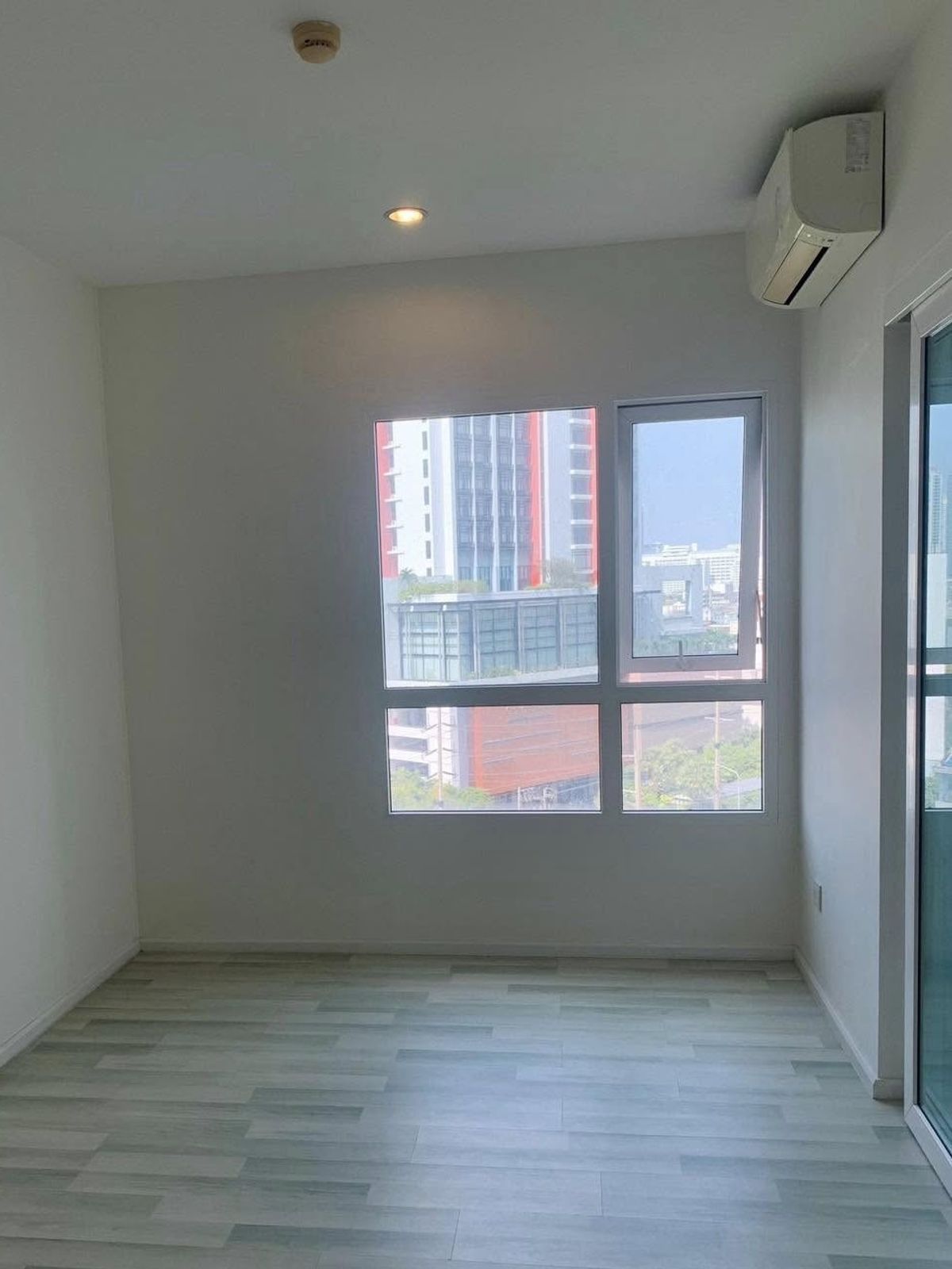 ขายคอนโดสาทร นราธิวาส : The Key Sathorn - Charoenraj / 1 Bedroom (FOR SALE), เดอะ คีย์ สาทร - เจริญราษฎร์ / 1 ห้องนอน (ขาย) MHOW532