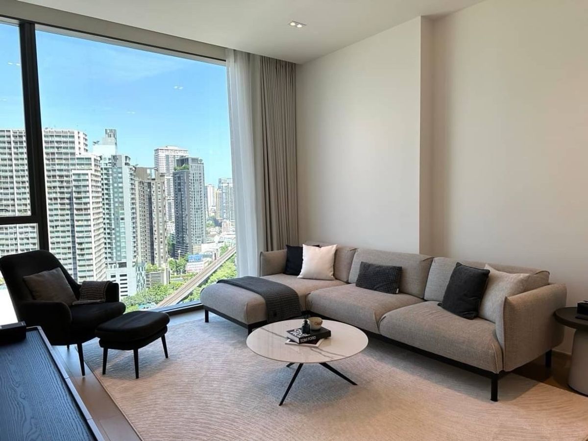 ให้เช่าคอนโดสุขุมวิท อโศก ทองหล่อ : 📢👇Available August 2025
Grab or gone one of the place in Thonglor that very close to BTS and surrounding with many popular restaurants and, super market, coffee shops. Fully furnished. 